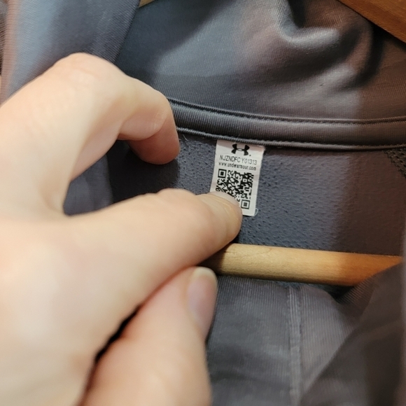 Under Armour Cold Gear 1/2 Zip Top Size L/XL - Picture 3 of 4